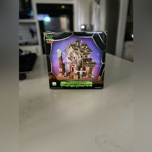 Spooky Town Collection Lemax- Creepy Barn- collector item
